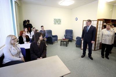 Петришенко посетил Студенческую деревню и оценил работу центров для молодежи