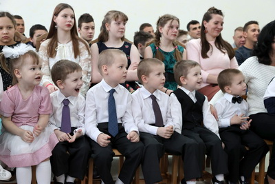Президентский спортклуб поздравил с наступающим Рождеством воспитанников детского дома в Витебске