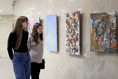 Посвященная \"Черному квадрату\" Малевича выставка открылась в НББ