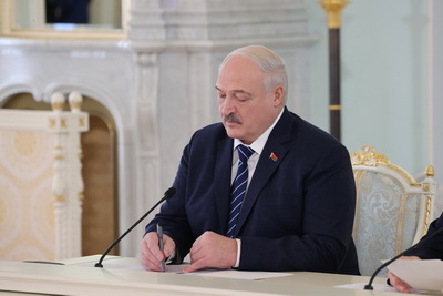 Лукашенко принял участие в мероприятии по вводу в эксплуатацию нового зимовочного комплекса станции