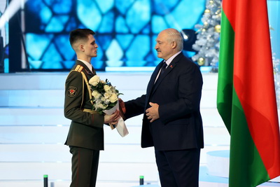 Лукашенко вручил премии