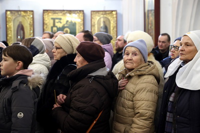 Верующие Минска поклонились ковчегу с частицей Пояса Пресвятой Богородицы