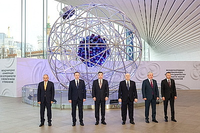 Биотехнологии, промышленность, экология. Премьер-министры стран ЕАЭС ознакомились с инновационными разработками в Москве