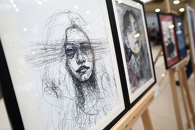 \"Другая глубина\". Новая выставка в рамках инклюзивного проекта БСЖ открылась в Минске