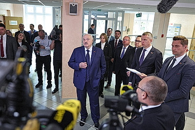 Лукашенко на \"Беларусьфильме\" ознакомился с перспективами развития в Беларуси \"важнейшего из искусств\"