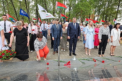 У мемориала сожженным Шауличам в Волковысском районе прошел памятный митинг