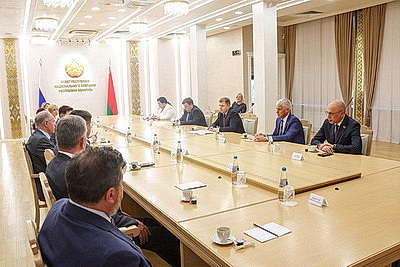 Встреча с делегацией Санкт-Петербурга прошла в Совете Республики