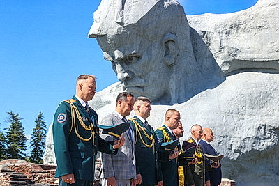 Молодые сотрудники МЧС приняли присягу в Брестской крепости