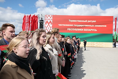 \"Один из самых важных праздников\". Турчин поздравил белорусов с Днем государственного флага, герба и гимна