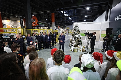 Лукашенко на \"Горизонте\" дал официальный старт массовому роботизированному производству телевизоров с ИИ