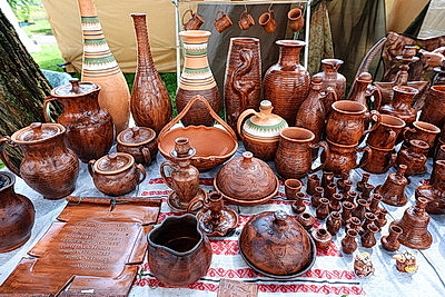 Сувениры, игрушки, аксессуары. Более 400 ремесленников участвуют в \"Задзвінскім кірмашы\" в Витебске
