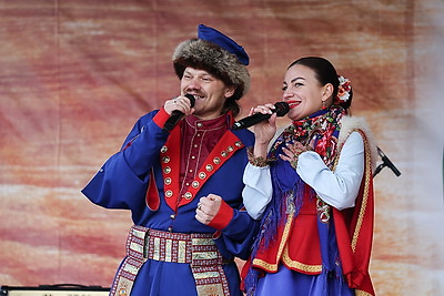 Невероятная атмосфера. Четвертый чемпионат по колке дров среди СМИ проходит в Минском районе