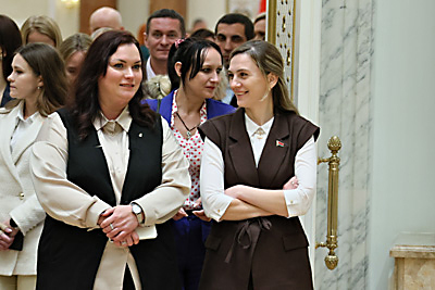 Сила, мощь, монументальность. Представители партии \"Белая Русь\" побывали во Дворце Независимости