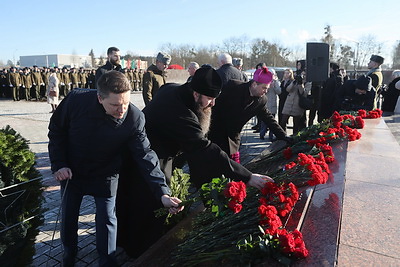 Помня о подвиге. В Гродно почтили память участников ВОВ в преддверии 23 февраля