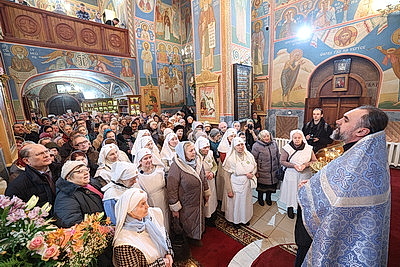 Православные верующие празднуют Благовещение Пресвятой Богородицы