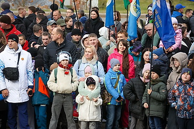 Забег сильных духом отцов, интерактивные площадки. МВД провело акцию ко Дню отца