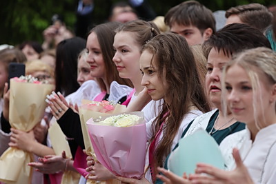 Последние звонки прозвенели для выпускников школ Беларуси