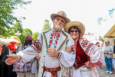 Пешеходная превратилась в творческую. На центральной улице Молодечно народные мастера показали лучшие работы