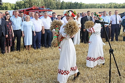 Областные \"Зажинки\" провели в Мозырском районе на щедрый урожай
