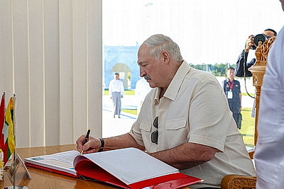 Высадка дерева удачи и храмовый комплекс Будды. Визит Лукашенко в Мьянму завершился культурной программой