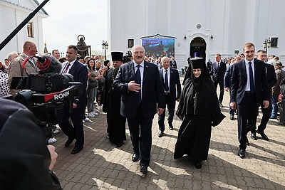 Лукашенко на Пасху посетил Свято-Покровский храм в Толочине