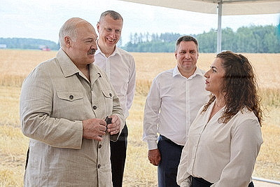 Лукашенко ознакомился с состоянием дел на агрокомбинате \"Заря\"