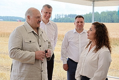 Лукашенко ознакомился с состоянием дел на агрокомбинате \"Заря\"