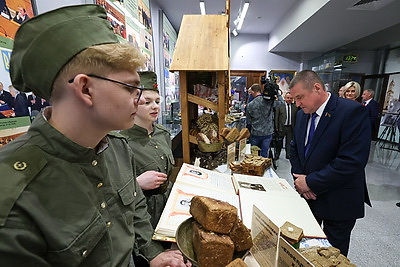 Экспозиция \"Хлеб - невидимая сила Победы\" открылась в Совете Республики