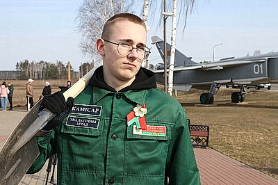 На мемориалах, местах боевой и воинской славы. Региональный субботник проходит в Гомельской области