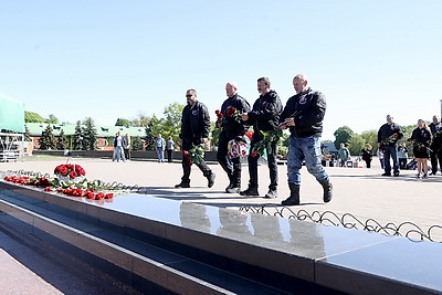 \"Мы помним и благодарны\". Мотоциклисты из Словакии и других стран ЕС посетили Брестскую крепость