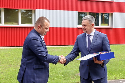 Партию школьных автобусов передал \"Брестмаш\" регионам Беларуси