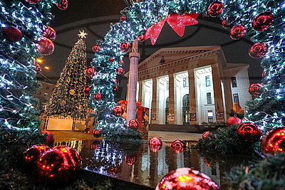 Новогодняя иллюминация превратила столицу в зимнюю сказку