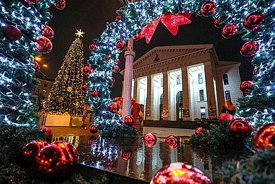 Новогодняя иллюминация превратила столицу в зимнюю сказку