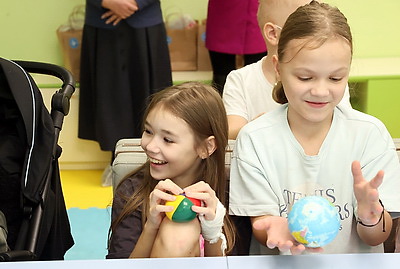 Во время акции \"ЖИТЬ, нельзя болеть\" детям в РНПЦ радиационной медицины вручили подарки