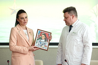 Космонавт Марина Василевская встретилась с юными пациентами РНПЦ травматологии и ортопедии