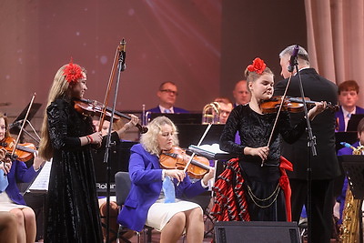 Прекрасный вокал и чарующие звуки оркестра: в Бресте проходит фестиваль \"Таленты Беларусі - будучыня краіны\"