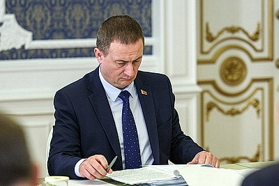 Лукашенко требует выстроить эффективную систему торгового обслуживания, прежде всего на селе