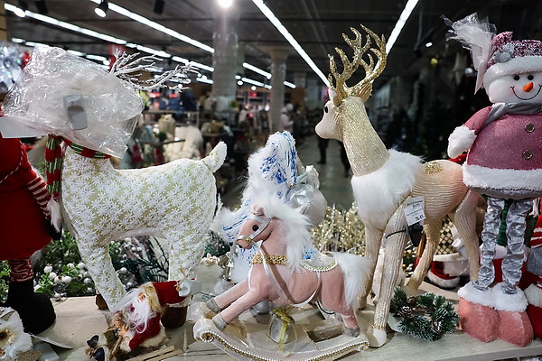 Праздничный декор и новогодние товары - магазины Могилева готовятся в Новому году