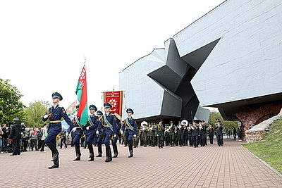 Парад Победы и шествие \"Беларусь помнит\". Брест отмечает 9 Мая