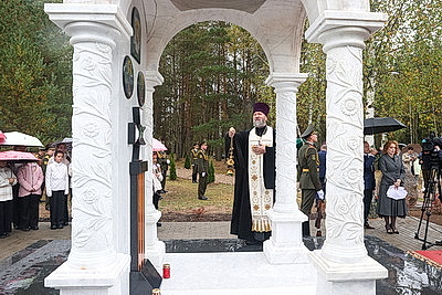 \"Молчаливое эхо войны\". В рамках патриотической акции на мемориале в Крупском районе открыли часовню