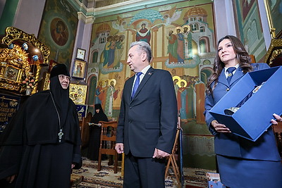 Серебряную чашу для причастия передали таможенники Свято-Рождество-Богородичному монастырю в Гродно