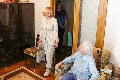 В Минске поздравили с 100-летием свидетеля ВОВ Тамару Юрлову