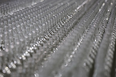 Гибко и эффективно. Как на Гродненском стеклозаводе выпускают сразу два вида продукции на одной линии