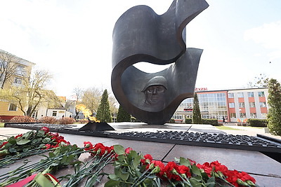 Мемориальную доску непокоренной подпольщице и партизанке Розалии Фридзон открыли в Барановичах