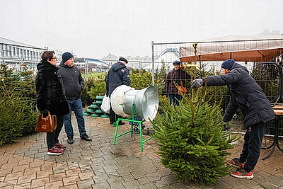 Зимняя сказка и вкусные угощения. Рождественская ярмарка открылась у Дворца спорта в Минске