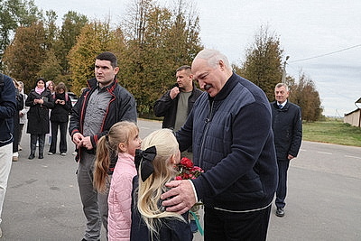 Лукашенко совершил рабочую поездку в Шкловский район