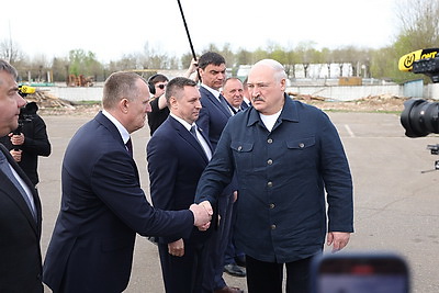 Лукашенко во время рабочей поездки посетил объекты АПК в Шклове