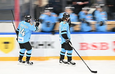 Хоккеисты \"Динамо\" разгромили московских одноклубников