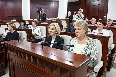 В Палате представителей состоялась встреча с представителями Белорусской ассоциации многодетных родителей