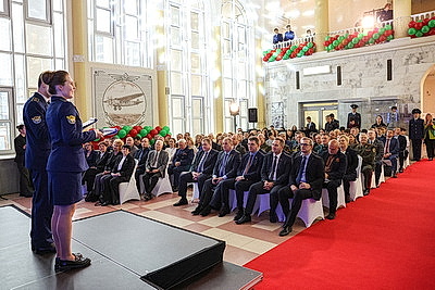 Впервые в истории. Выпускникам Белорусской академии авиации вручили лицензии пилотов